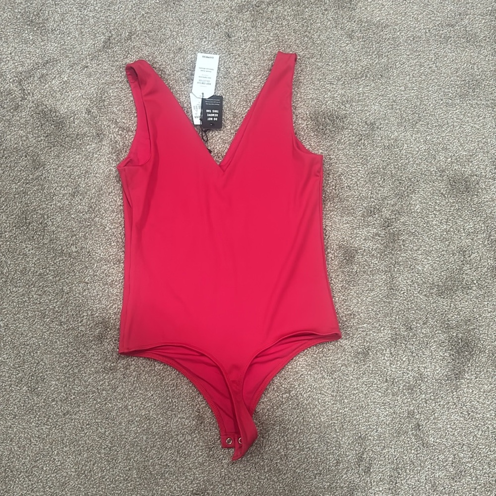 EXPRESS Ribbed V-Neck Bodysuit - Picture 2 of 2